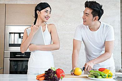 《潜行者2》新实机预告展示武器及配件升级